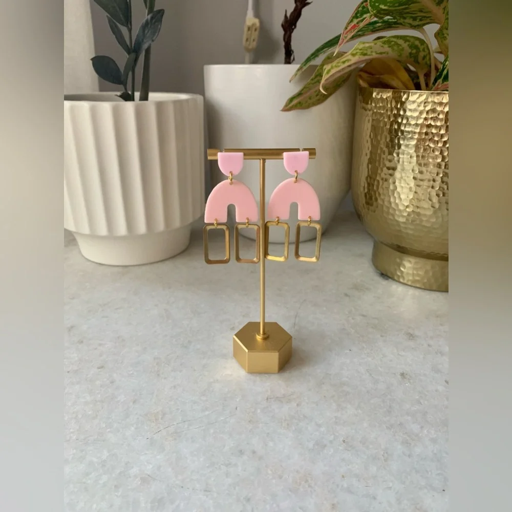 Pink acrylic and brass earrings - Picture 4 of 4